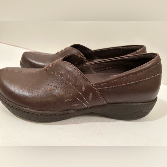 Dansko Embroidered Professional Clogs Slip resistant soles Brown Size 40 - Picture 9 of 9